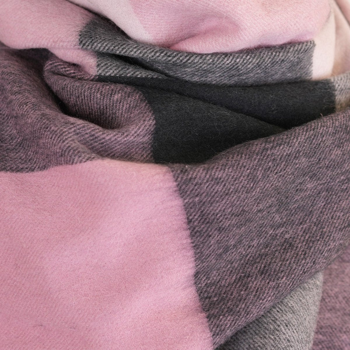 100% Lambswool Wide Scarf Soft Unisex Winter Wrap Heritage of Scotland - 3 SQUARE PINK - Heritage Of Scotland -