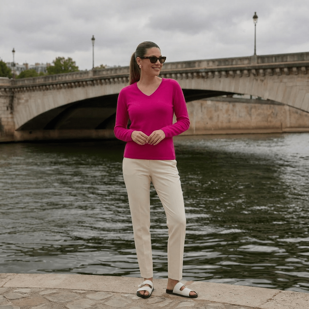Dunedin Cashmere Women’s 100% Cashmere V-Neck Jumper – Fuchsia - Heritage Of Scotland - XS