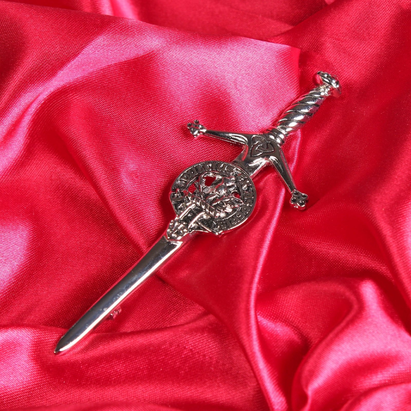 Ferguson Clan Badge, Kilt Pin, Lapel Pin, Cufflinks, Keyring/Key Fob & Gift Set — Fine Pewter by Art Pewter — Made in Scotland (Shiny Finish) - Heritage Of Scotland - Kilt Pin