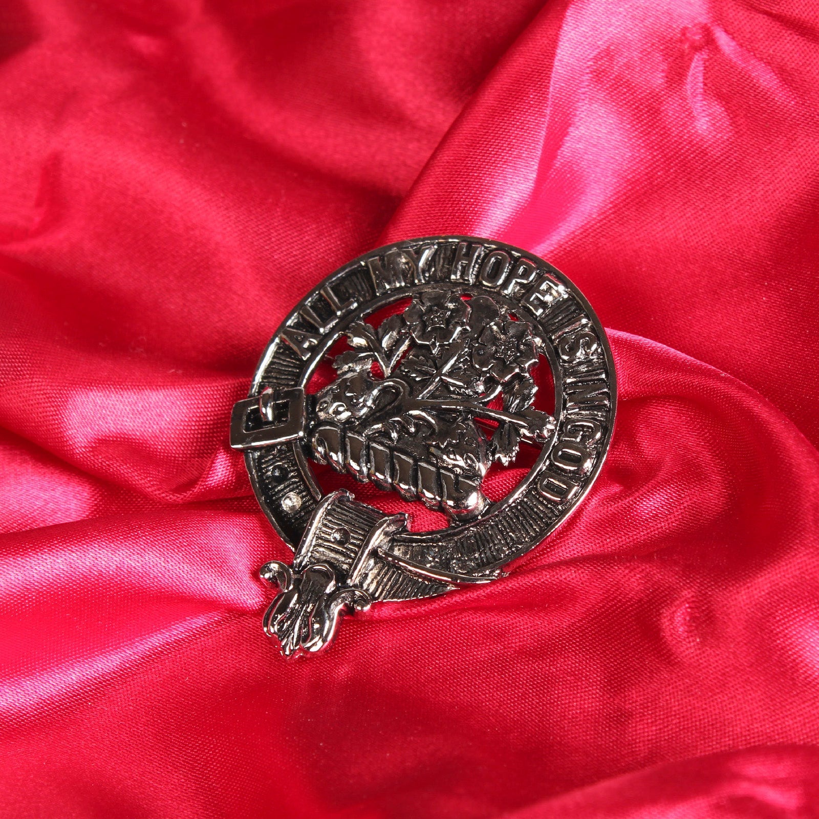 Fraser Clan Badge, Kilt Pin, Lapel Pin, Cufflinks, Keyring/Key Fob & Gift Set — Fine Pewter by Art Pewter — Made in Scotland (Shiny Finish) - Heritage Of Scotland - Badge