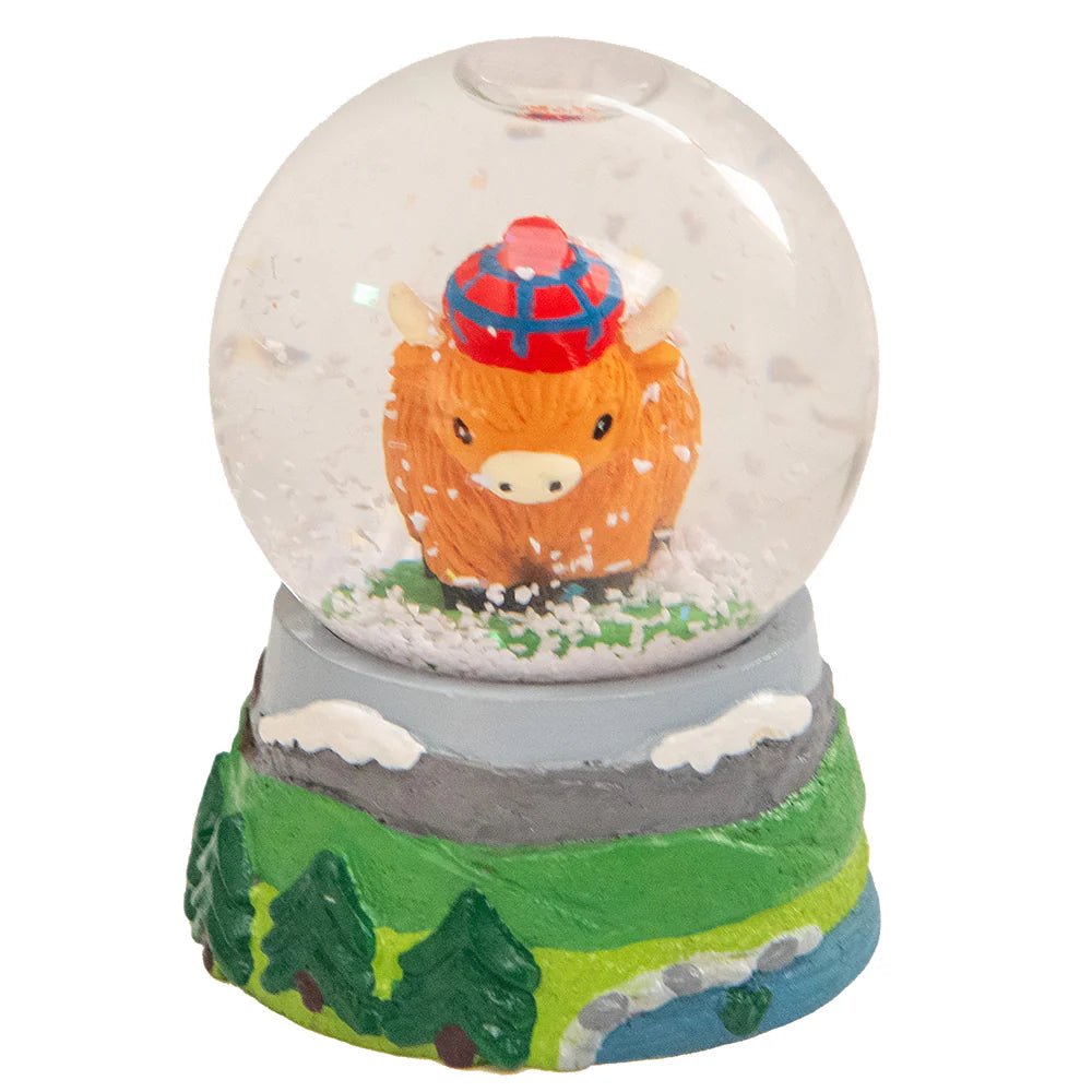 Highland Coo Snowglobe – Scottish Cow Souvenir Gift with Tartan Hat - Heritage Of Scotland -