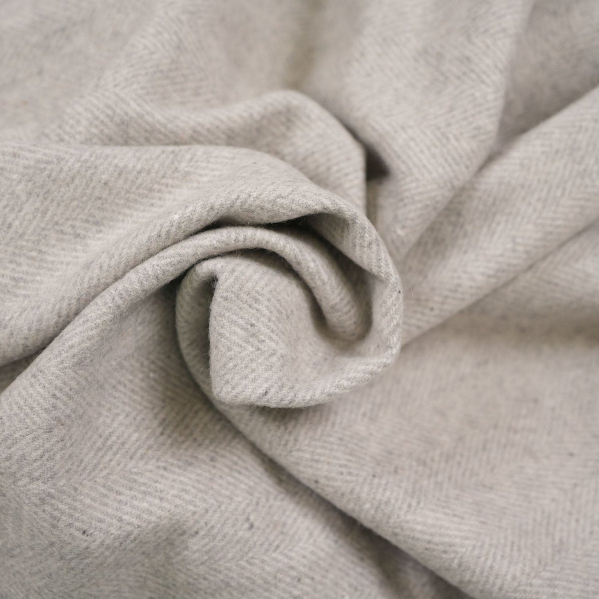 Highland Herringbone Wool Blend Throw Blanket with Tasselled Fringe - GREY MEDIUM - Heritage Of Scotland -