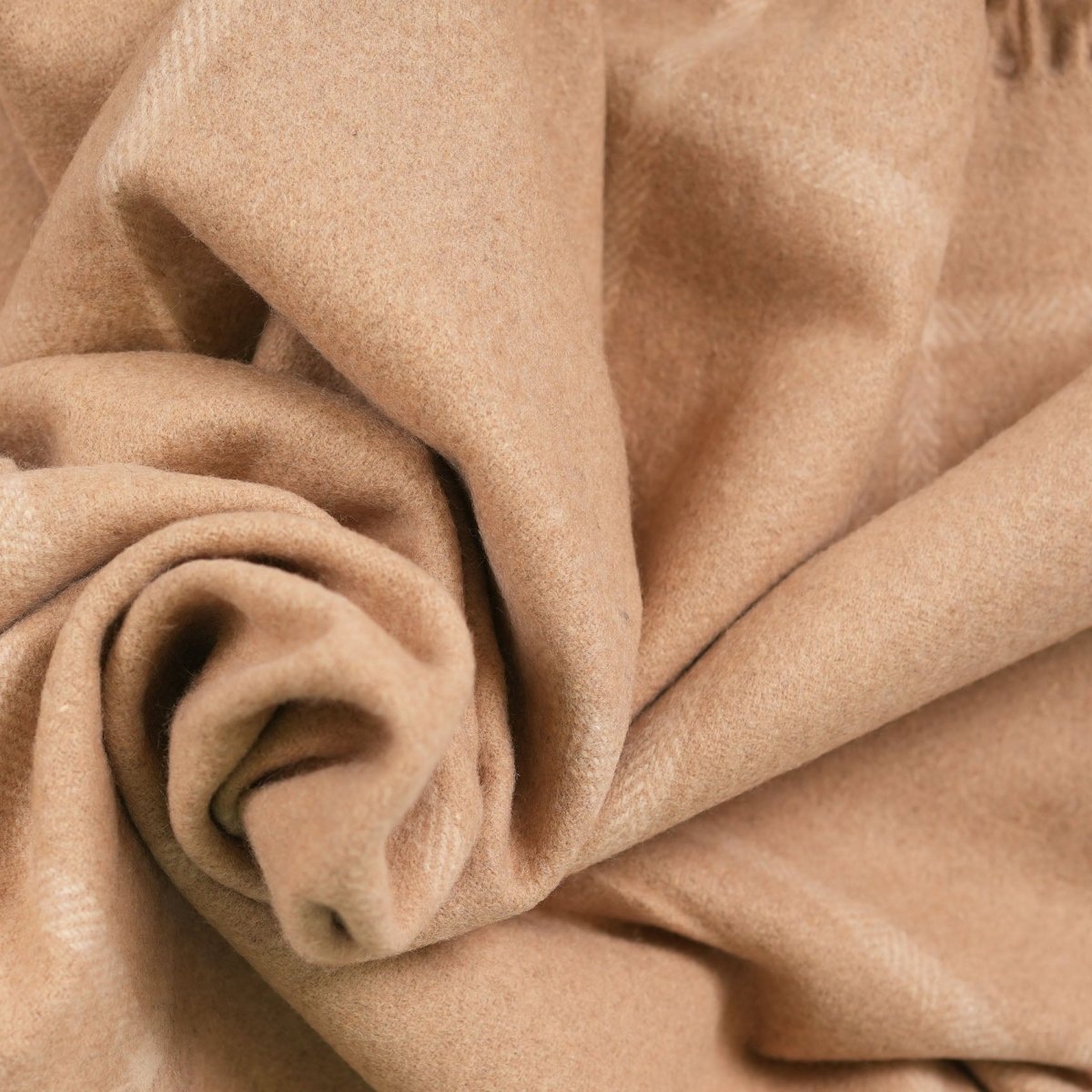 Highland Windowpane Wool Blend Throw Blanket with Tasselled Fringe - LATTE/ PRISTINE - Heritage Of Scotland -