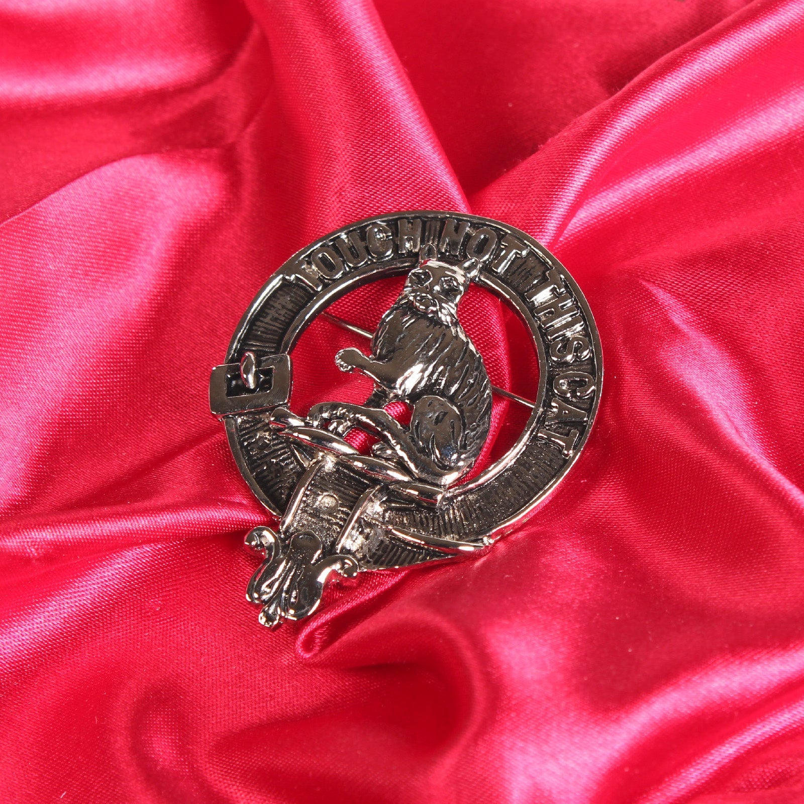 MacGillivray Clan Badge, Kilt Pin, Lapel Pin, Cufflinks, Keyring/Key Fob & Gift Set — Fine Pewter by Art Pewter — Made in Scotland (Shiny Finish) - Heritage Of Scotland - Badge