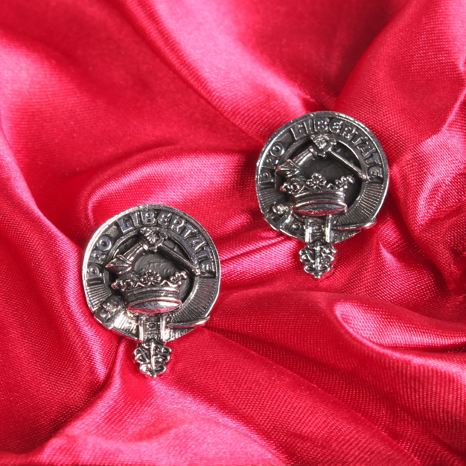 Wallace Clan Badge, Kilt Pin, Lapel Pin, Cufflinks, Keyring/Key Fob & Gift Set — Fine Pewter by Art Pewter — Made in Scotland (Shiny Finish) - Heritage Of Scotland - Cufflinks