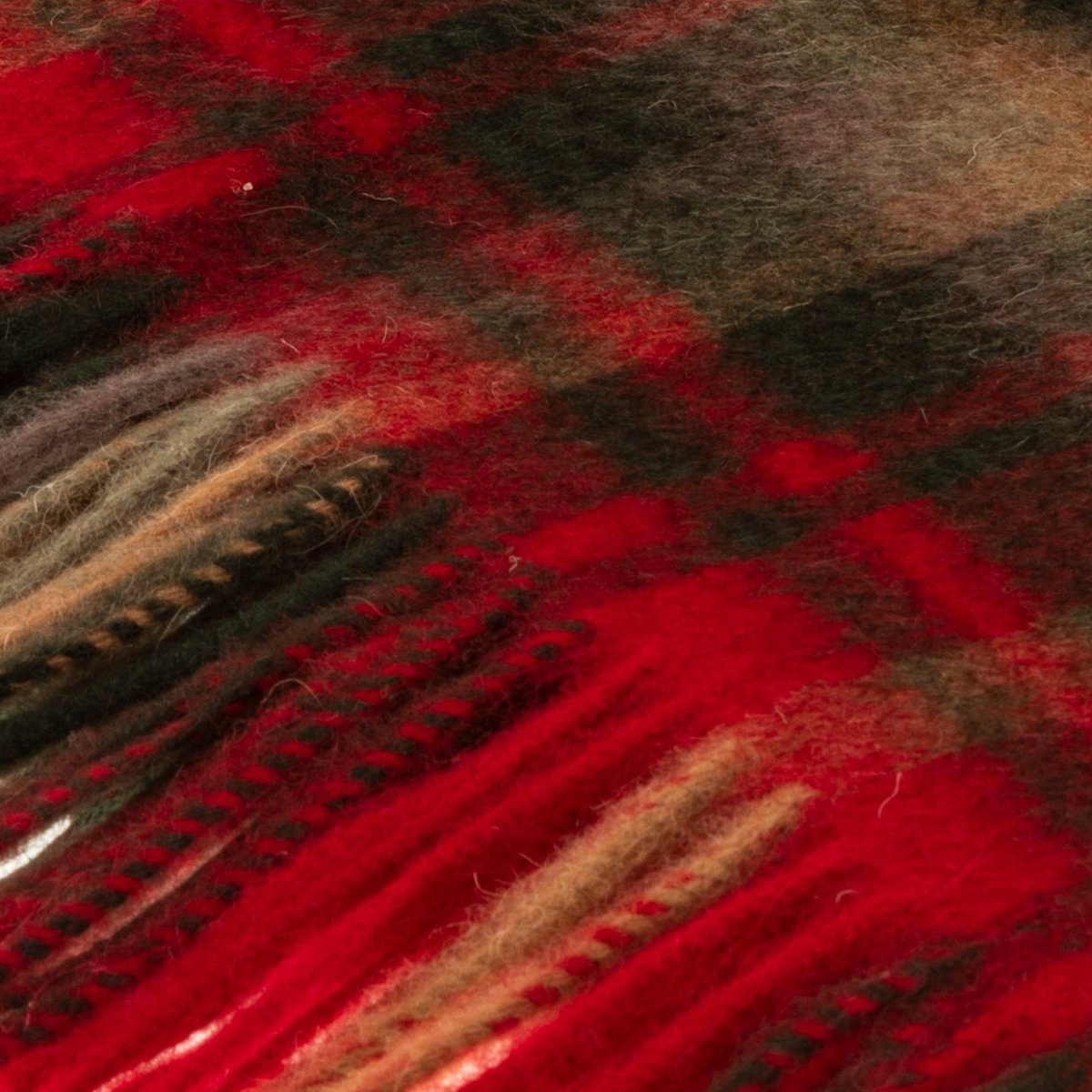 100% Pure Lambswool Blanket Throw – Luxury Soft Warm Wool Blanket - Home Décor - DARK MAPLE - Heritage Of Scotland -