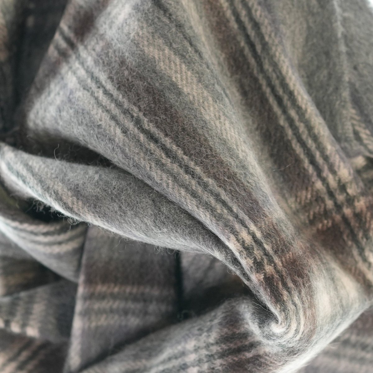 Alex Begg 100% Cashmere Woven Scarf Tartan and Checks - Made in Scotland - GREY LILAC - Heritage Of Scotland -
