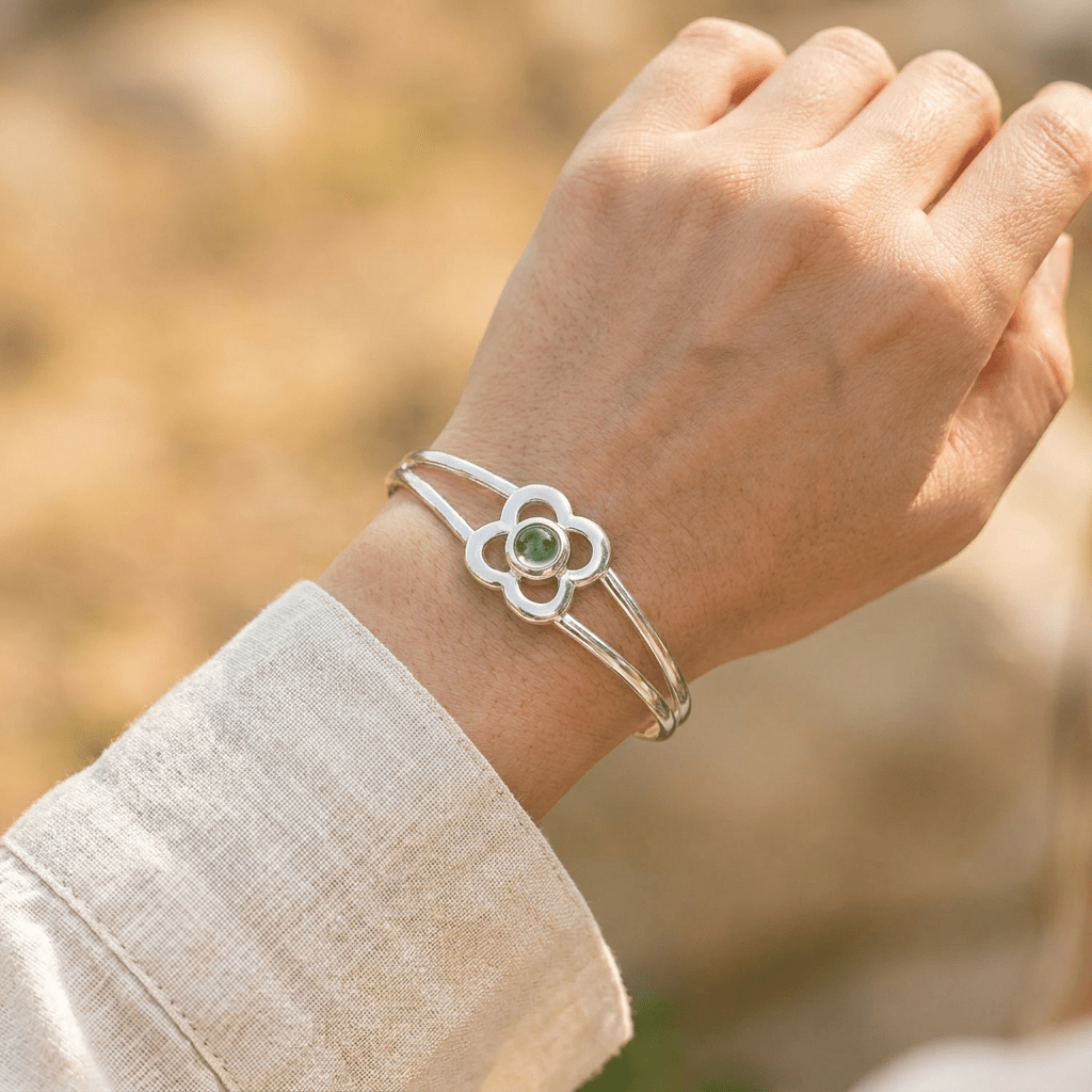 Art Pewter Birthstone Bangle - Silver Plated Pewter - Made in Scotland - August (Peridot) - Heritage Of Scotland -