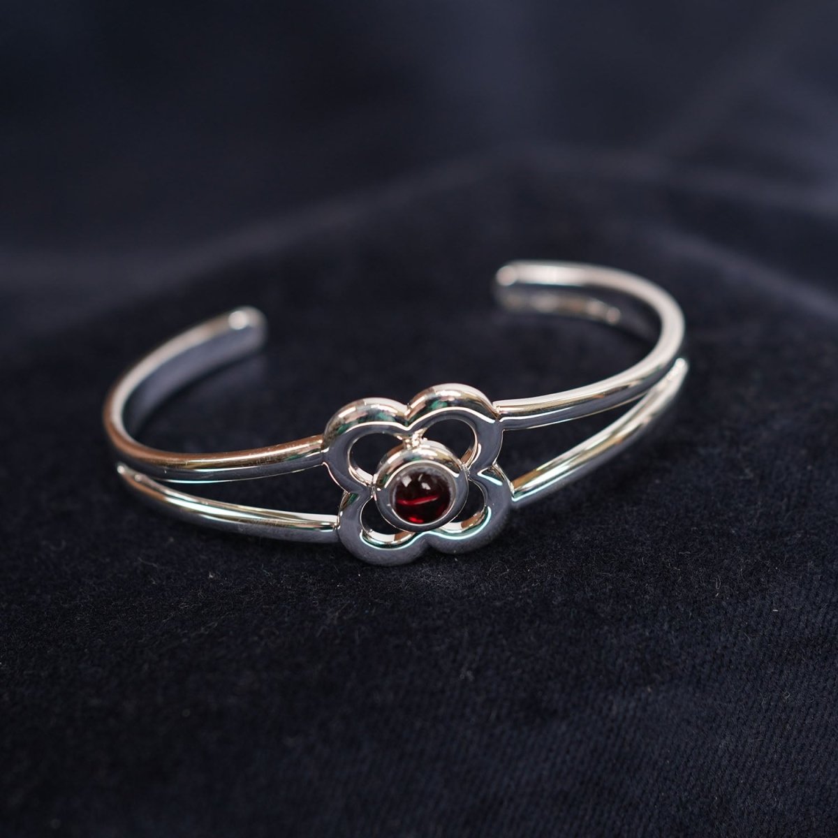 Art Pewter Birthstone Bangle - Silver Plated Pewter - Made in Scotland - January (Garnet) - Heritage Of Scotland -