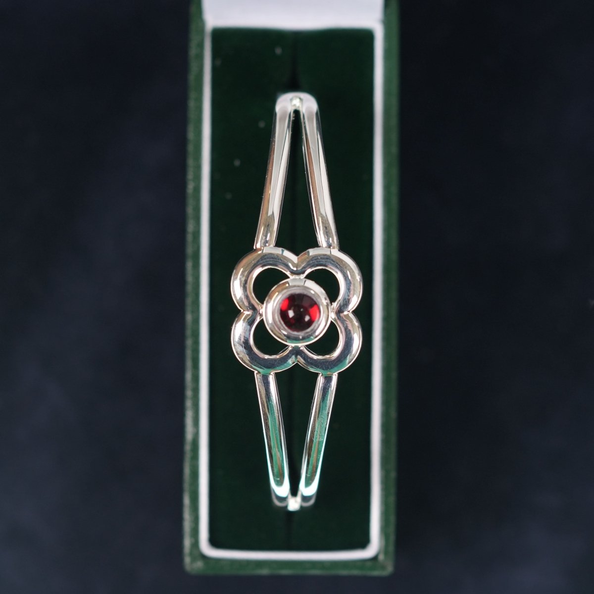 Art Pewter Birthstone Bangle - Silver Plated Pewter - Made in Scotland - January (Garnet) - Heritage Of Scotland -