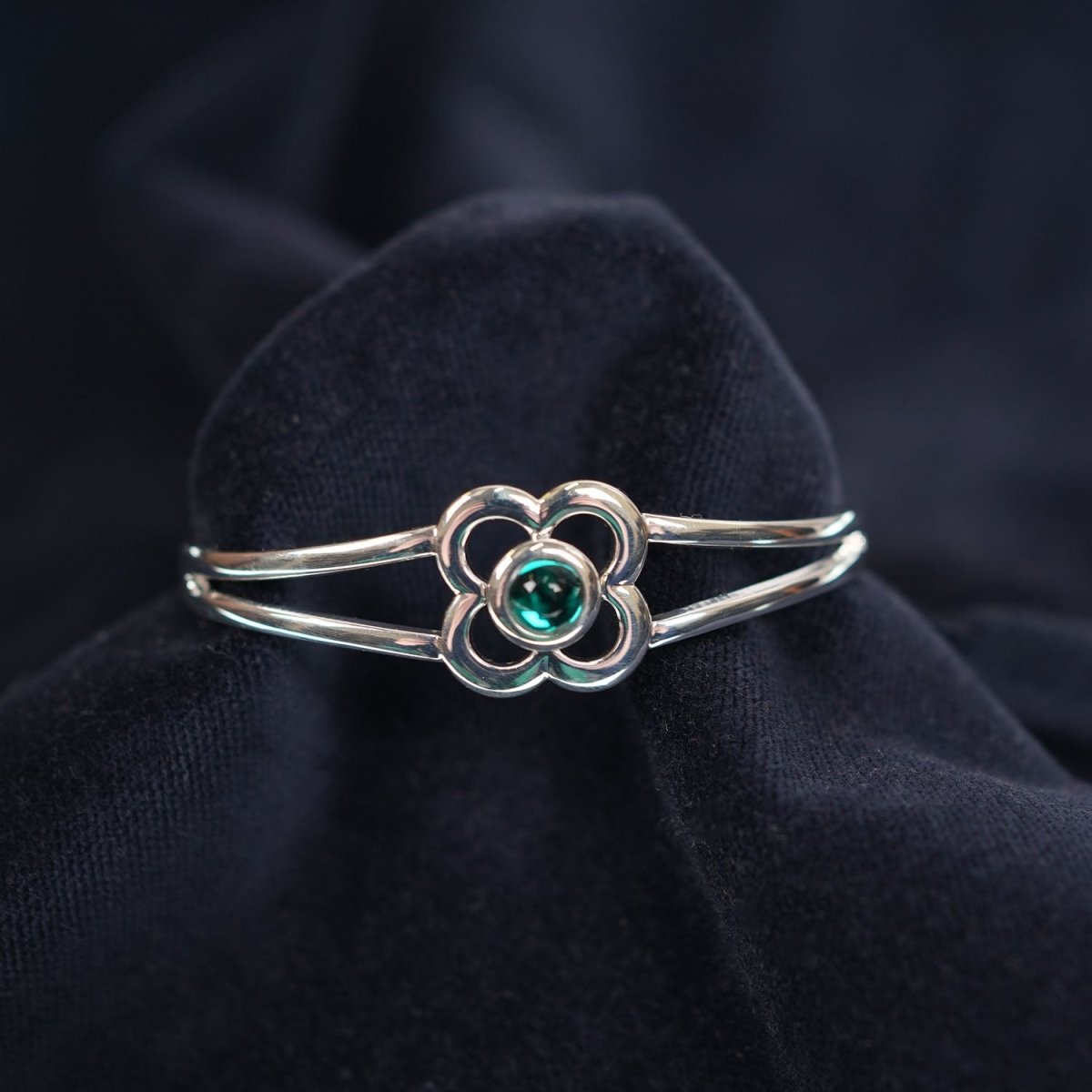 Art Pewter Birthstone Bangle - Silver Plated Pewter - Made in Scotland - May (Emerald) - Heritage Of Scotland -
