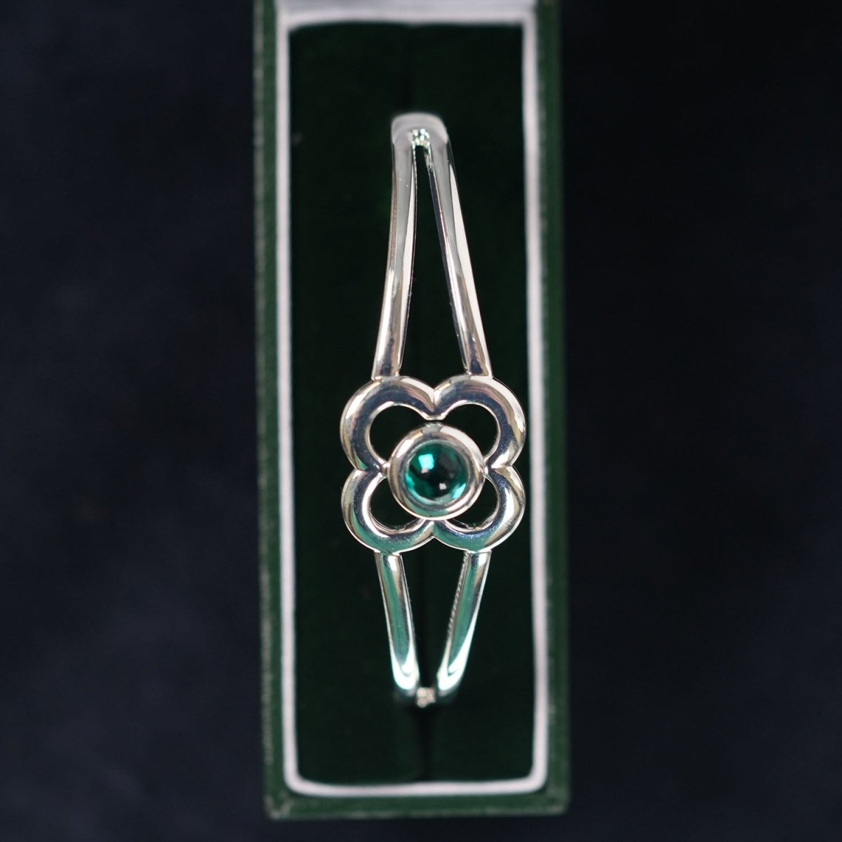 Art Pewter Birthstone Bangle - Silver Plated Pewter - Made in Scotland - May (Emerald) - Heritage Of Scotland -