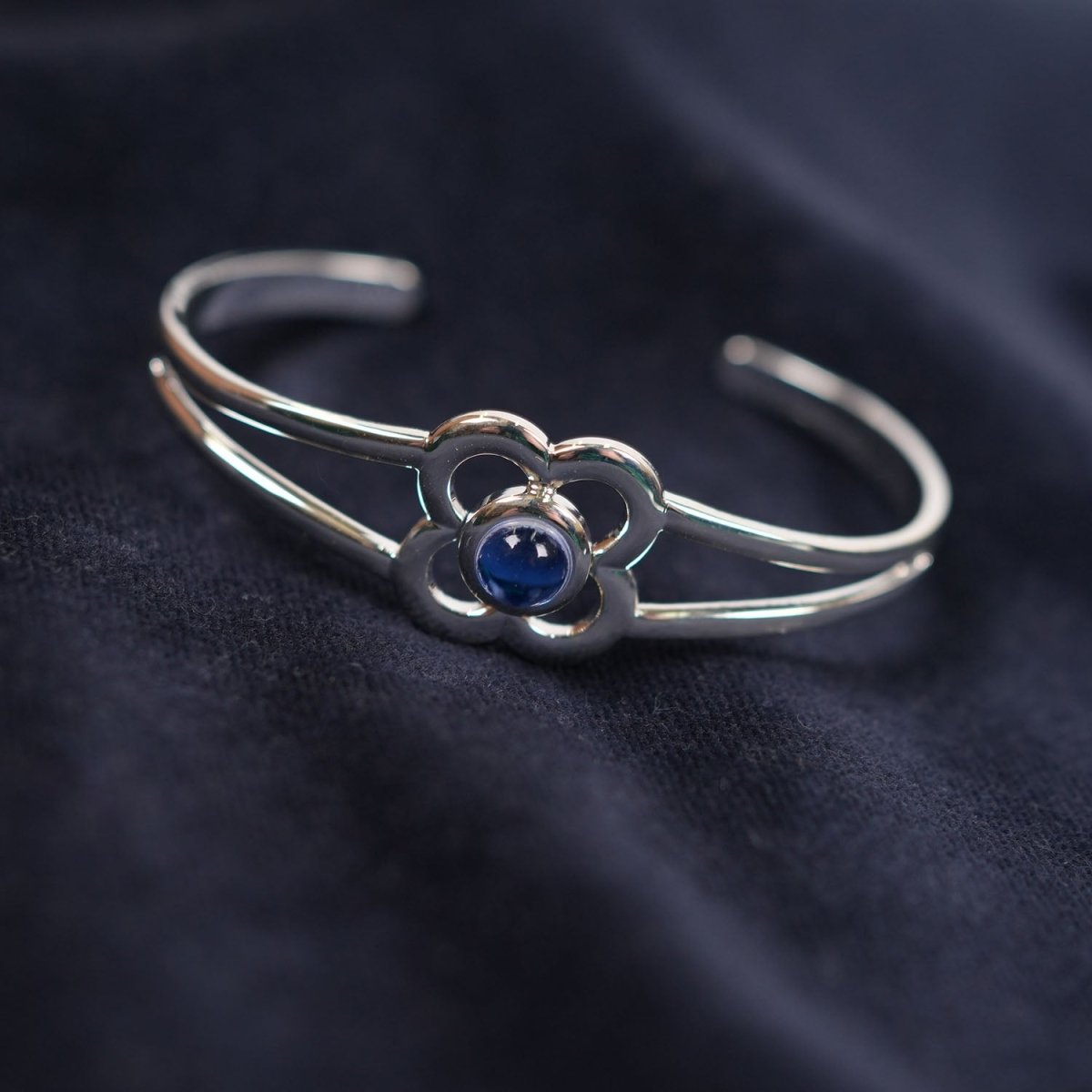Art Pewter Birthstone Bangle - Silver Plated Pewter - Made in Scotland - September (Sapphire) - Heritage Of Scotland -