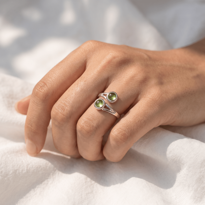 Art Pewter Celtic Birthstone Ring - Silver Plated Pewter - Made in Scotland - August (Peridot) - Heritage Of Scotland -