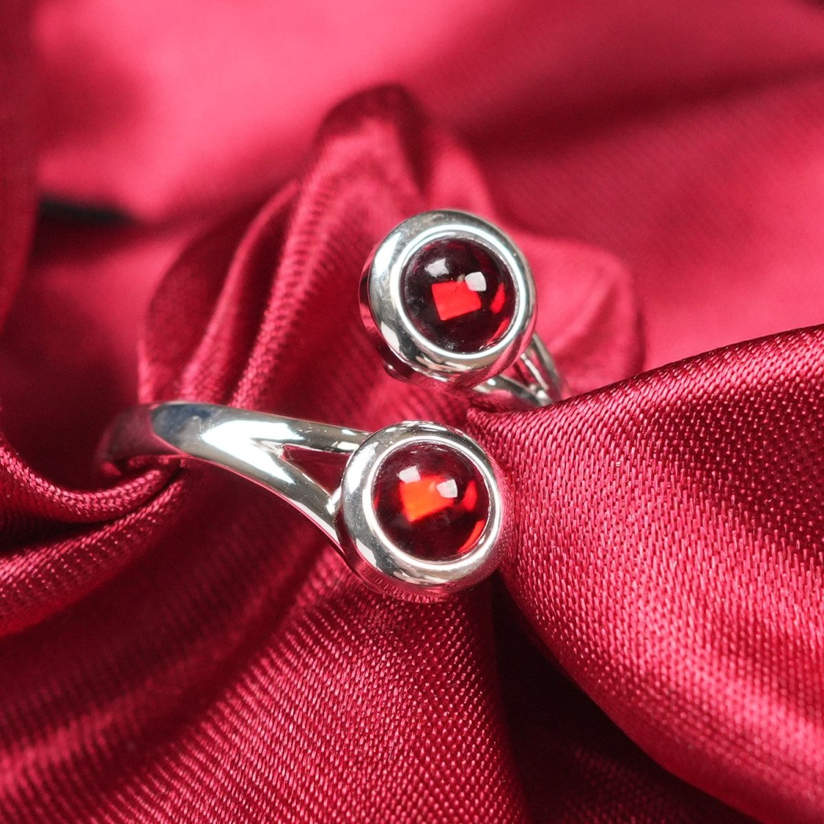 Art Pewter Celtic Birthstone Ring - Silver Plated Pewter - Made in Scotland - January (Gamet) - Heritage Of Scotland -