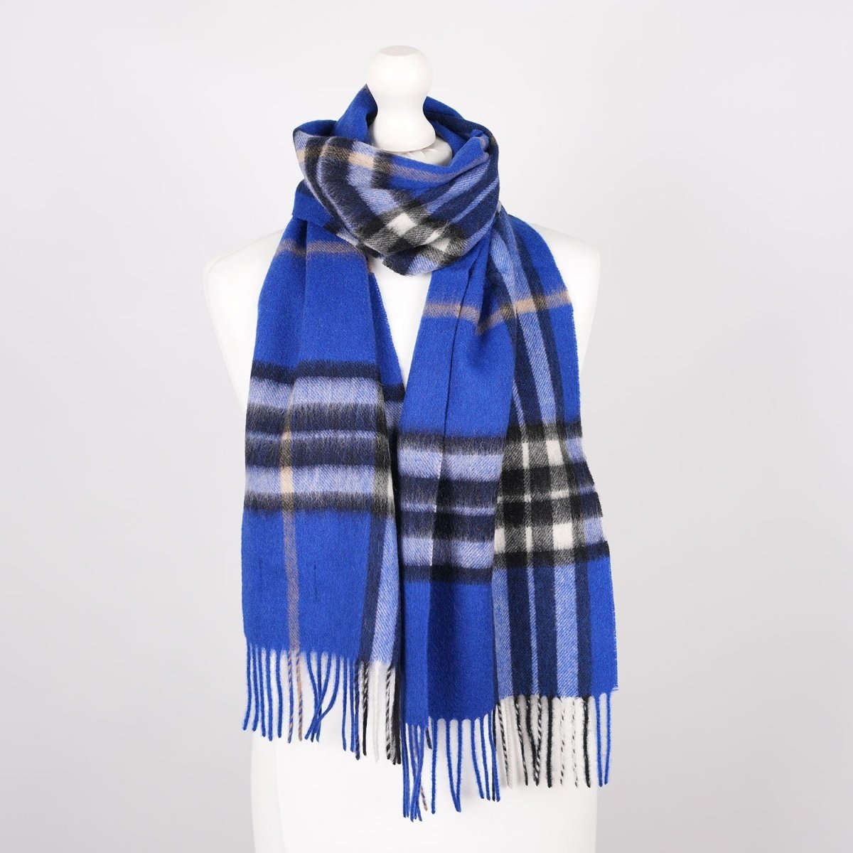 Edinburgh 100% Lambswool Scarf – Premium Soft Wool Wrap - Enlarged Off-Centred Scotty Thom Ultramarine - Heritage Of Scotland -