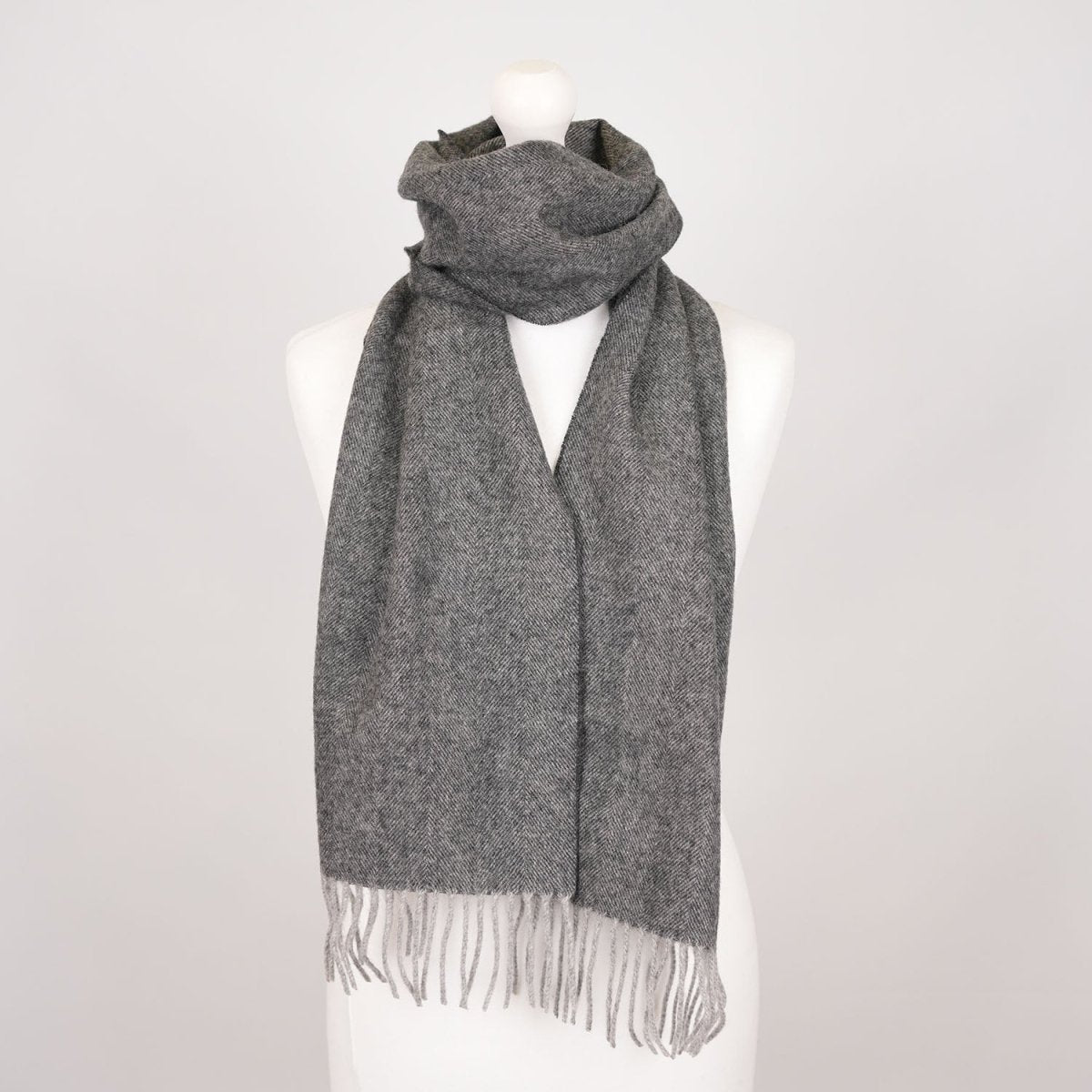 Edinburgh 100% Lambswool Scarf – Premium Soft Wool Wrap - Light Grey Charcoal - Heritage Of Scotland -