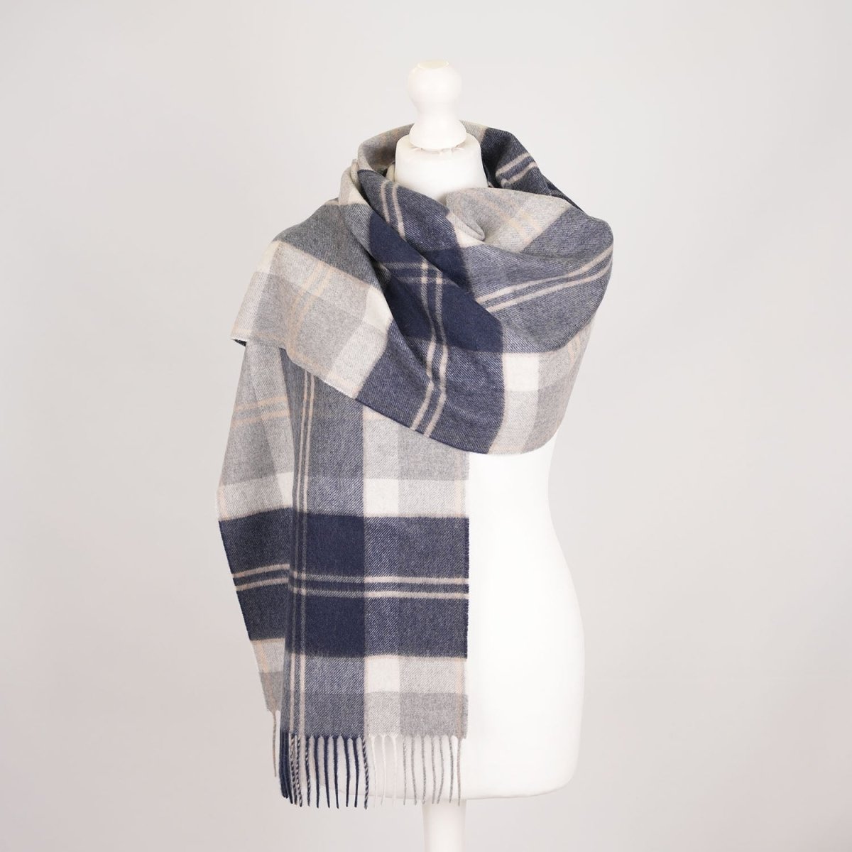 Edinburgh 100% Pure Cashmere Wide Scarf – Luxury Oversized Wrap - Bannockbane Silver - Heritage Of Scotland -