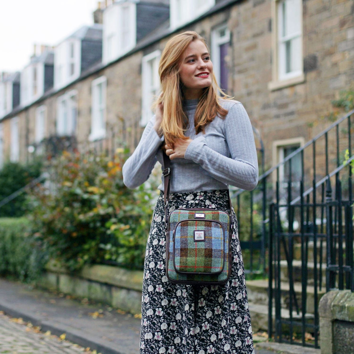 Harris Tweed Tay Travel Bag – Stylish Scottish Day Bag — Heritage