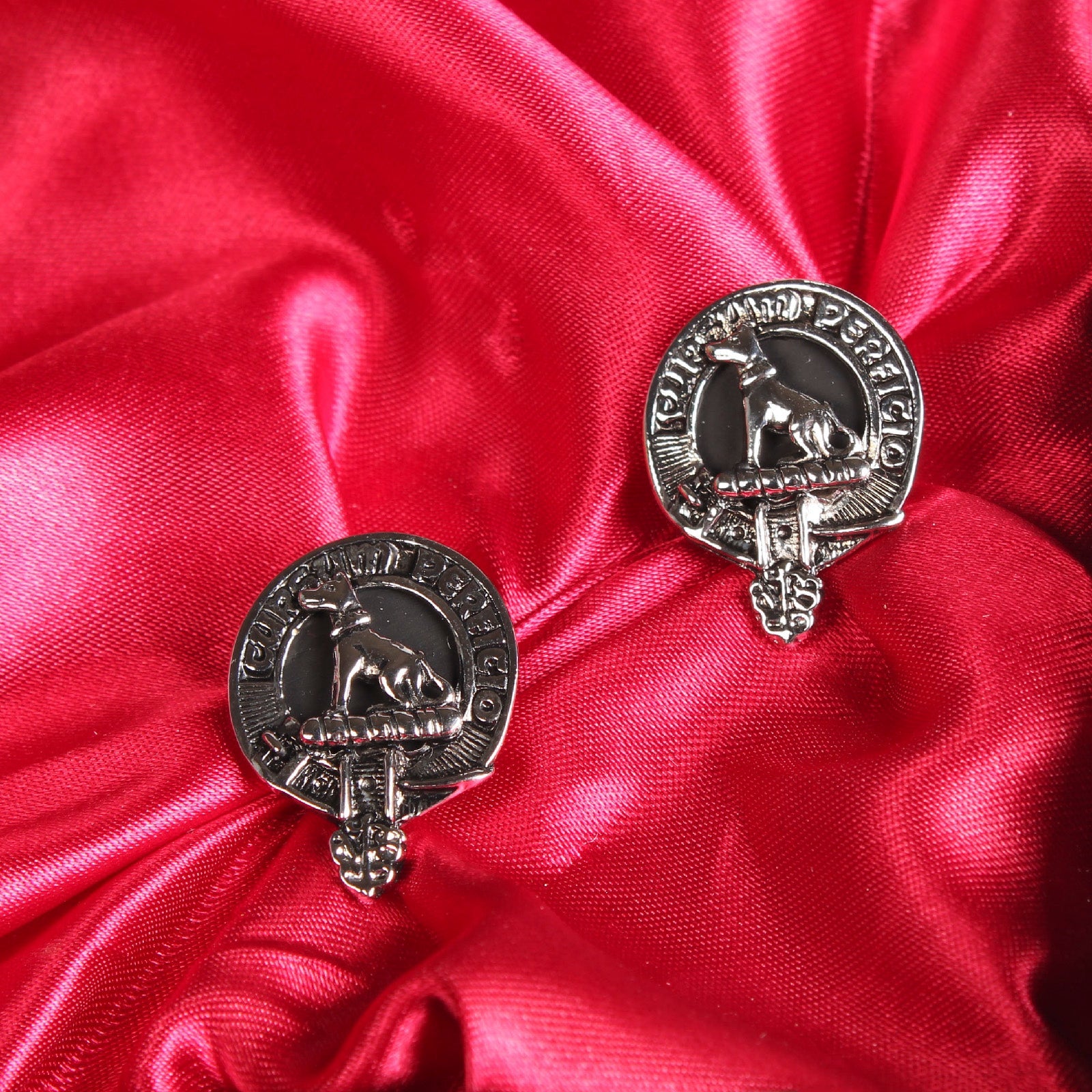 Hunter Clan Badge, Kilt Pin, Lapel Pin, Cufflinks, Keyring/Key Fob & Gift Set — Fine Pewter by Art Pewter — Made in Scotland (Shiny Finish) - Heritage Of Scotland - Cufflinks