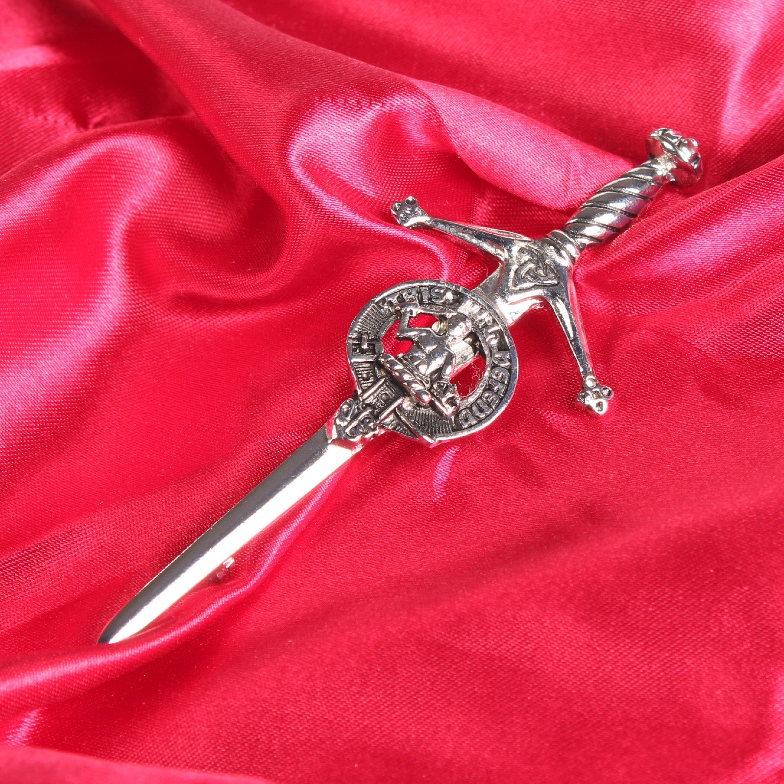 MacFarlane Clan Badge, Kilt Pin, Lapel Pin, Cufflinks, Keyring/Key Fob & Gift Set — Fine Pewter by Art Pewter — Made in Scotland (Shiny Finish) - Heritage Of Scotland - Kilt Pin