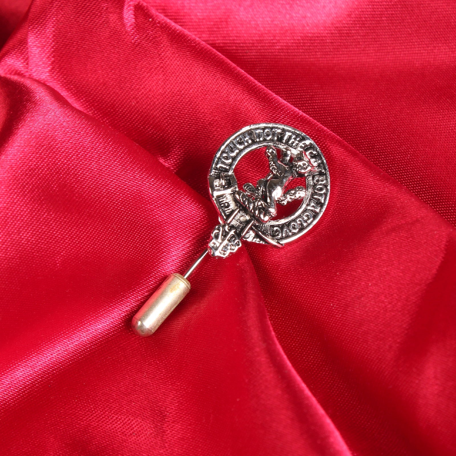 MacKintosh Clan Badge, Kilt Pin, Lapel Pin, Cufflinks, Keyring/Key Fob & Gift Set — Fine Pewter by Art Pewter — Made in Scotland (Shiny Finish) - Heritage Of Scotland - Lapel Pin