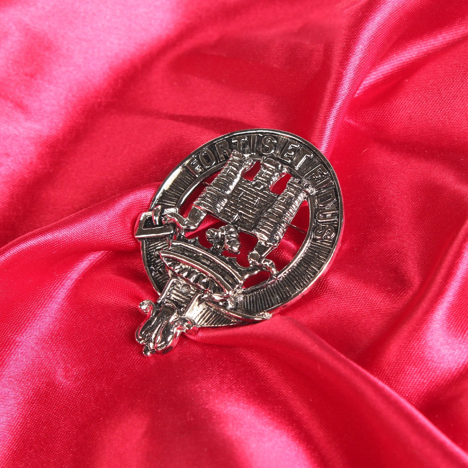 MacLachlan Clan Badge, Kilt Pin, Lapel Pin, Cufflinks, Keyring/Key Fob & Gift Set — Fine Pewter by Art Pewter — Made in Scotland (Shiny Finish) - Heritage Of Scotland - Badge