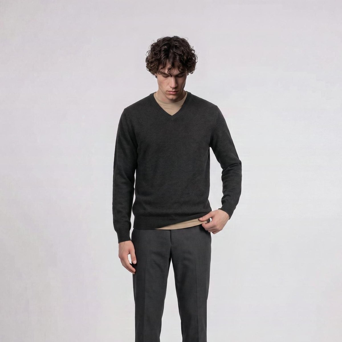 Men's Dunedin Cashmere 100% Cashmere V-Neck Jumper - Charcoal - Heritage Of Scotland - XS
