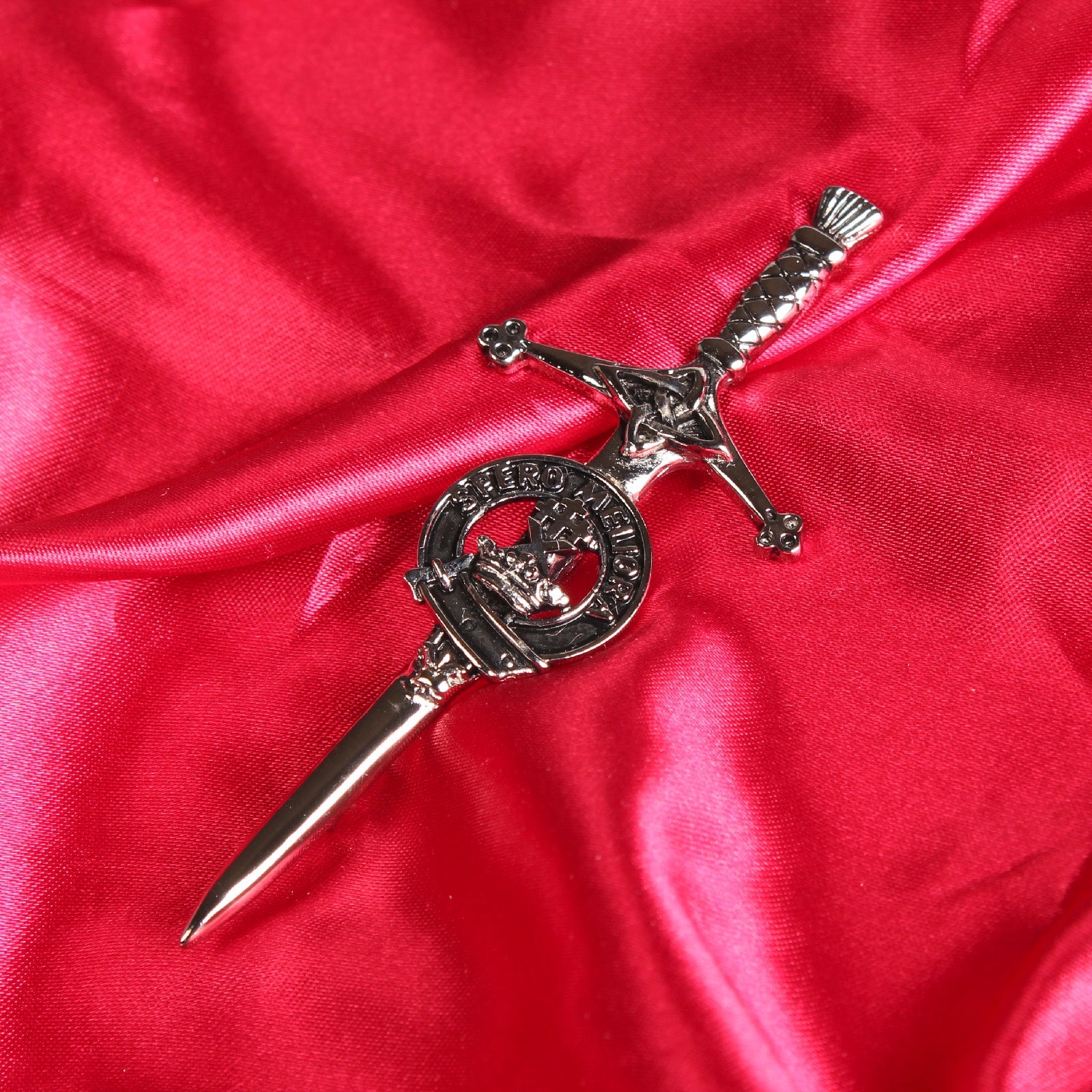 Moffat Clan Badge, Kilt Pin, Lapel Pin, Cufflinks, Keyring/Key Fob & Gift Set — Fine Pewter by Art Pewter — Made in Scotland (Shiny Finish) - Heritage Of Scotland - Kilt Pin