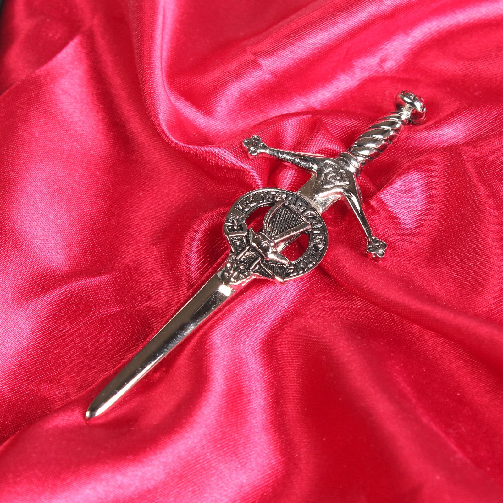 Rose Clan Badge, Kilt Pin, Lapel Pin, Cufflinks, Keyring/Key Fob & Gift Set — Fine Pewter by Art Pewter — Made in Scotland (Shiny Finish) - Heritage Of Scotland - Kilt Pin